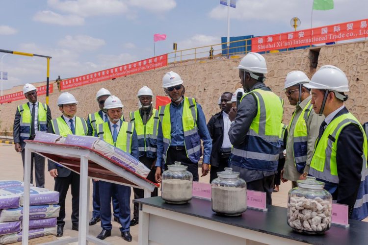 Kagame inaugurates Chinese-invested cement factory in Muhanga