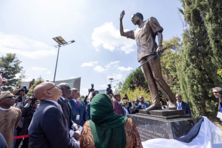 African leaders unveil statue of former Tanzanian president Nyerere at AU