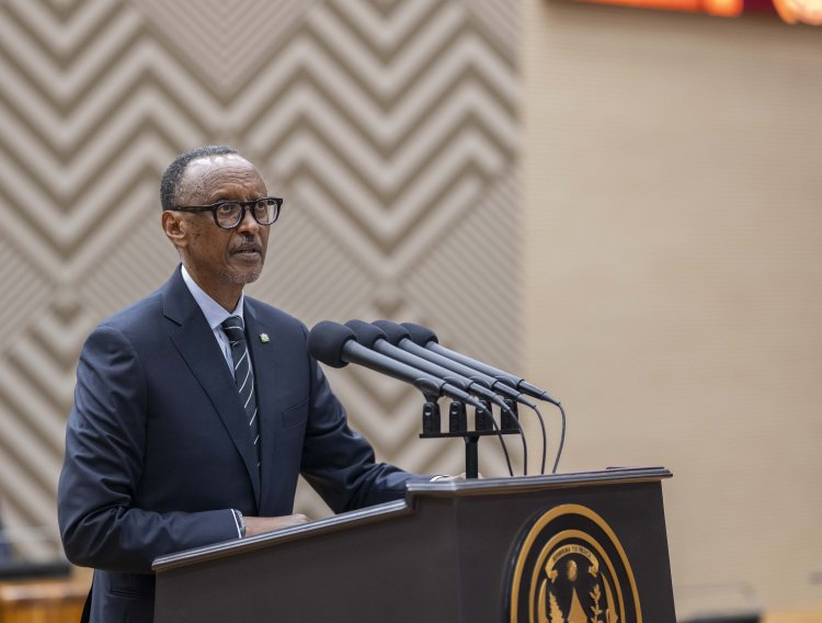 Kagame urges cooperation among ministers as new Cabinet takes oath