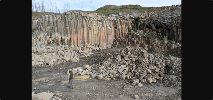 10 dead after stone quarry collapse in eastern Rwanda
